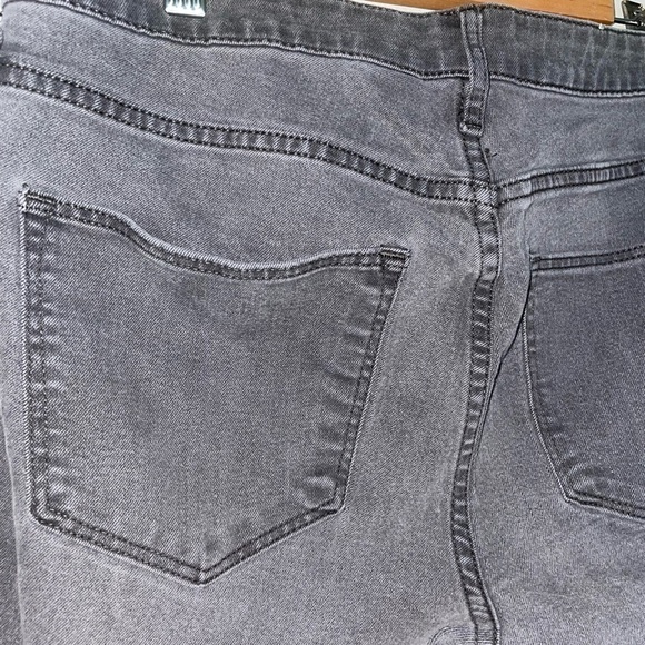 𝅺GRAY Skinny Jeans - Picture 5 of 12